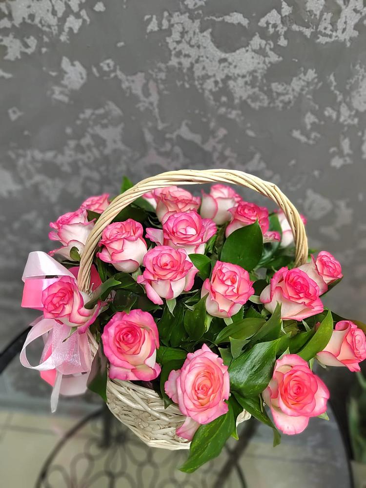 Цветочная композиция из Розы в корзине в Костромской