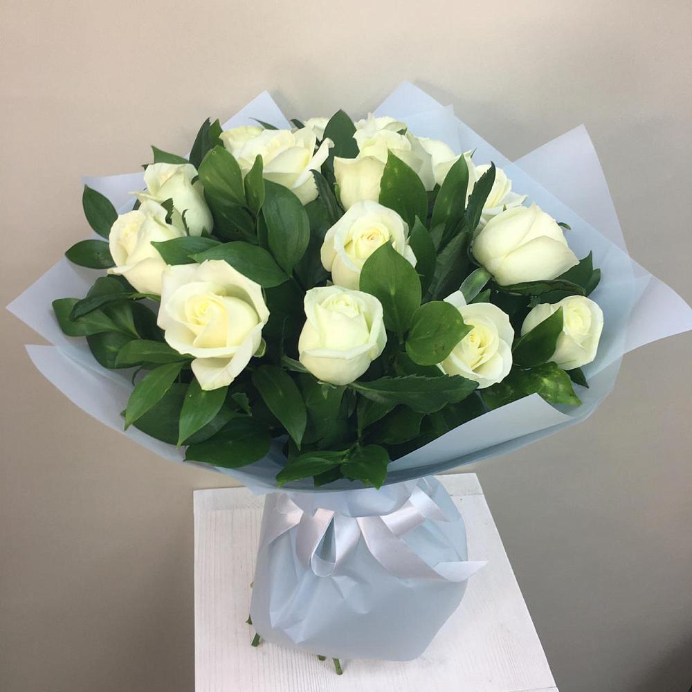 Букет 15 Белых роз Проуд в Костромской