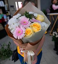 Букет цветов из:  Герберы, Розы и Хризантемы в Костромской