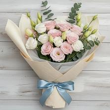 Букет цветов из:  Лизиантусы в Костромской