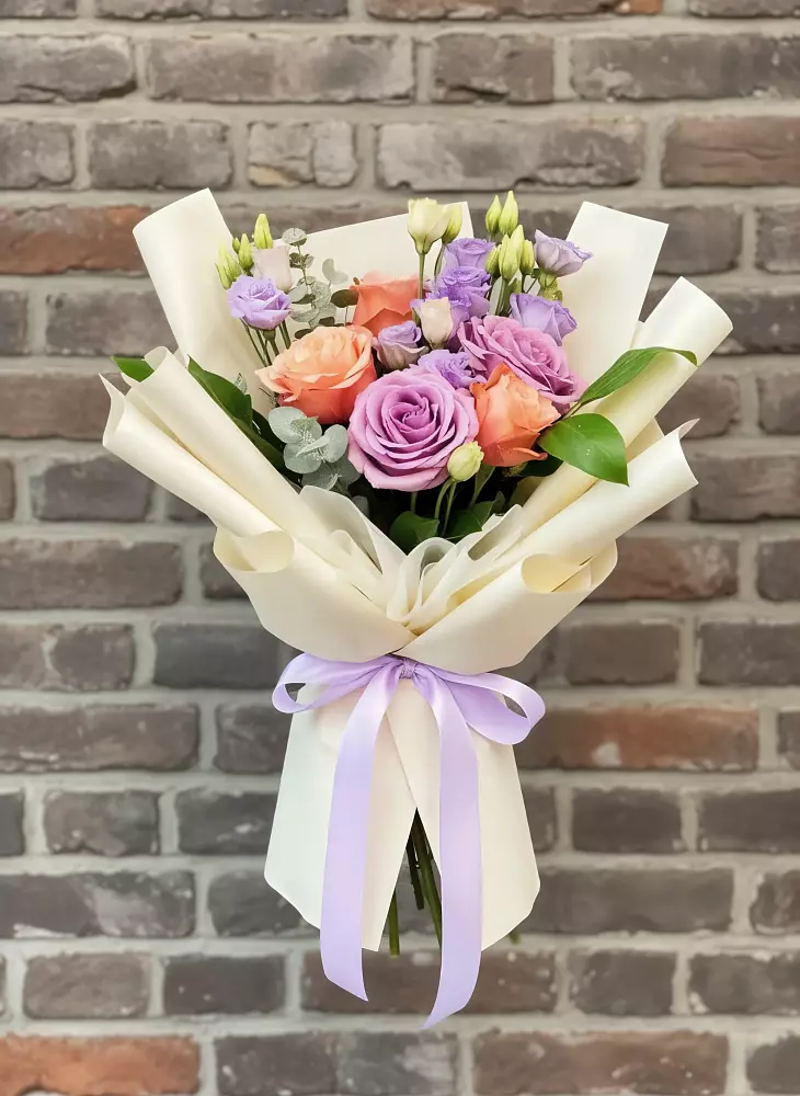 Букет цветов из: Лизиантусы и Розы в Костромской