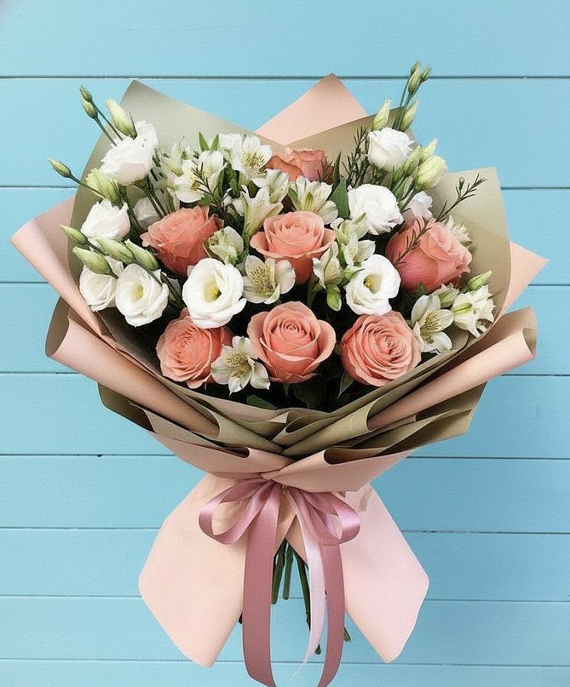 Букет цветов из: Розы, Альстромерии и Лизиантусы в Костромской