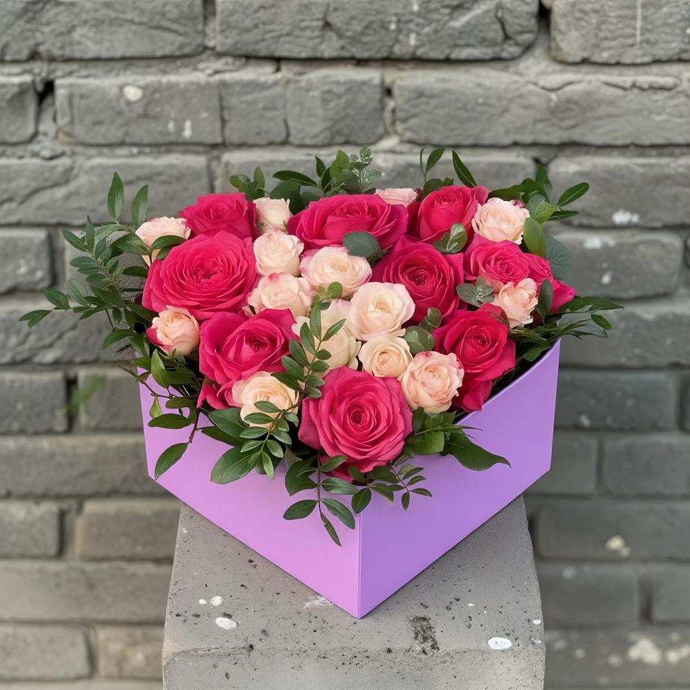 Цветочная композиция из Розы в коробке в Костромской