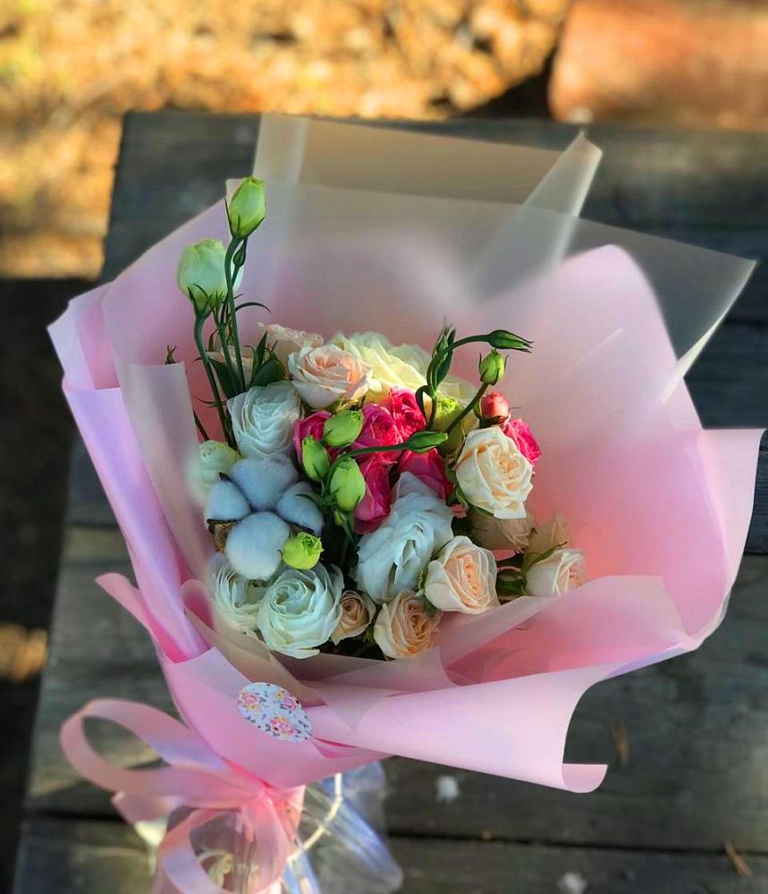 Букет цветов из: Розы и Лизиантусы в Костромской