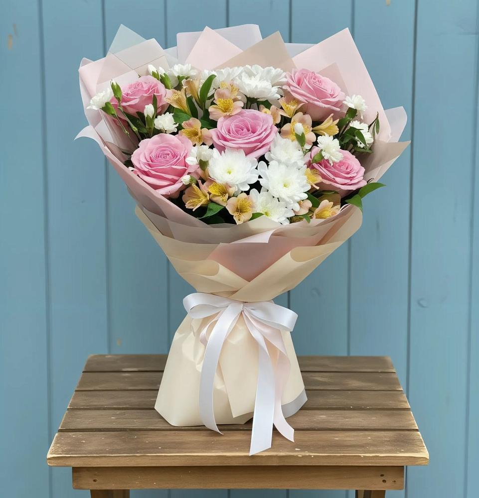 Букет цветов из: Гвоздики, Орхидеи и Розы в Костромской