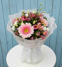 Букет цветов из:  Герберы, Альстромерии и Лизиантусы в Костромской