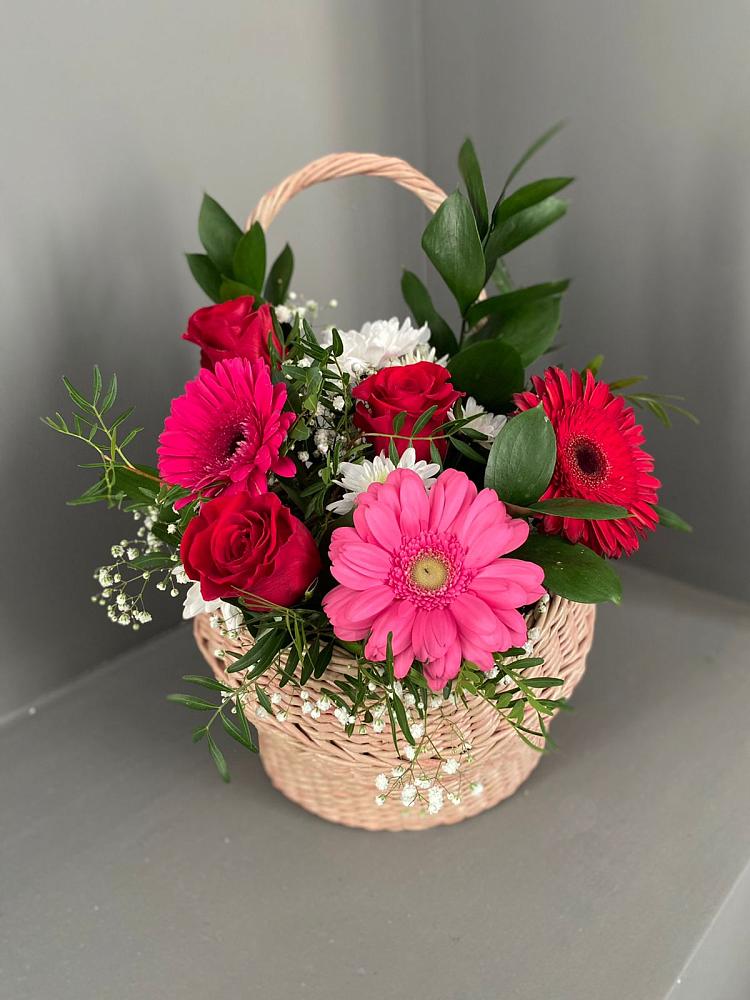 Цветочная композиция из Розы, Хризантемы и Герберы в корзине в Костромской