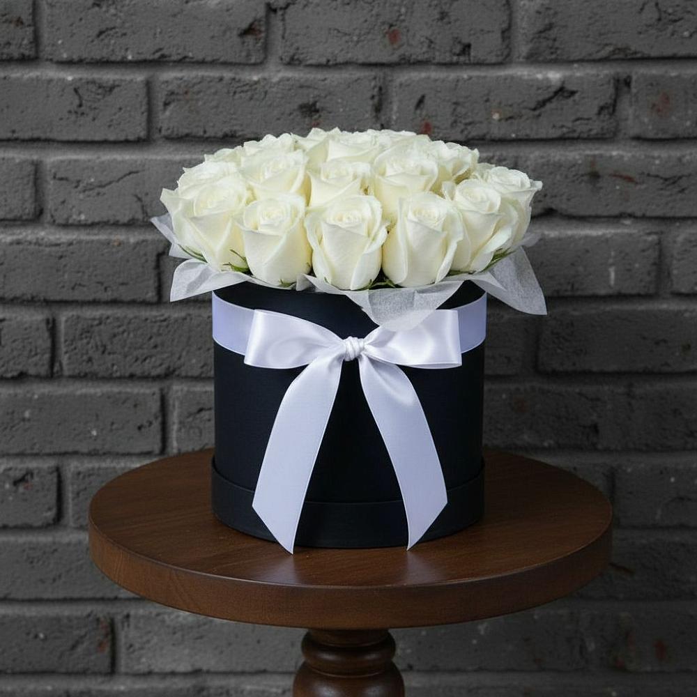 Цветочная композиция из Розы в шляпной коробке в Костромской