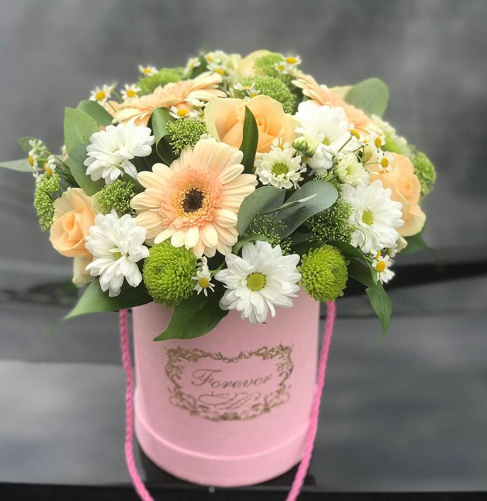 Цветочная композиция из Розы, Герберы и Хризантемы в шляпной коробке в Костромской