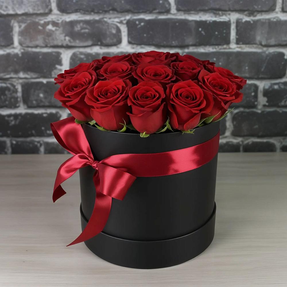 Цветочная композиция из Розы в шляпной коробке в Костромской