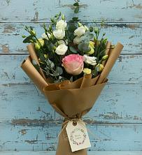 Букет цветов из:  Розы и Лизиантусы в Костромской