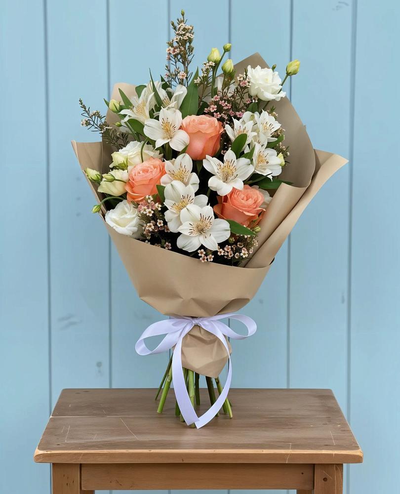 Букет цветов из: Альстромерии, Лизиантусы, Розы и Хризантемы в Костромской
