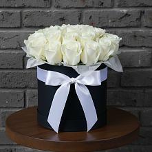 Цветочная композиция из Розы в шляпной коробке в Костромской