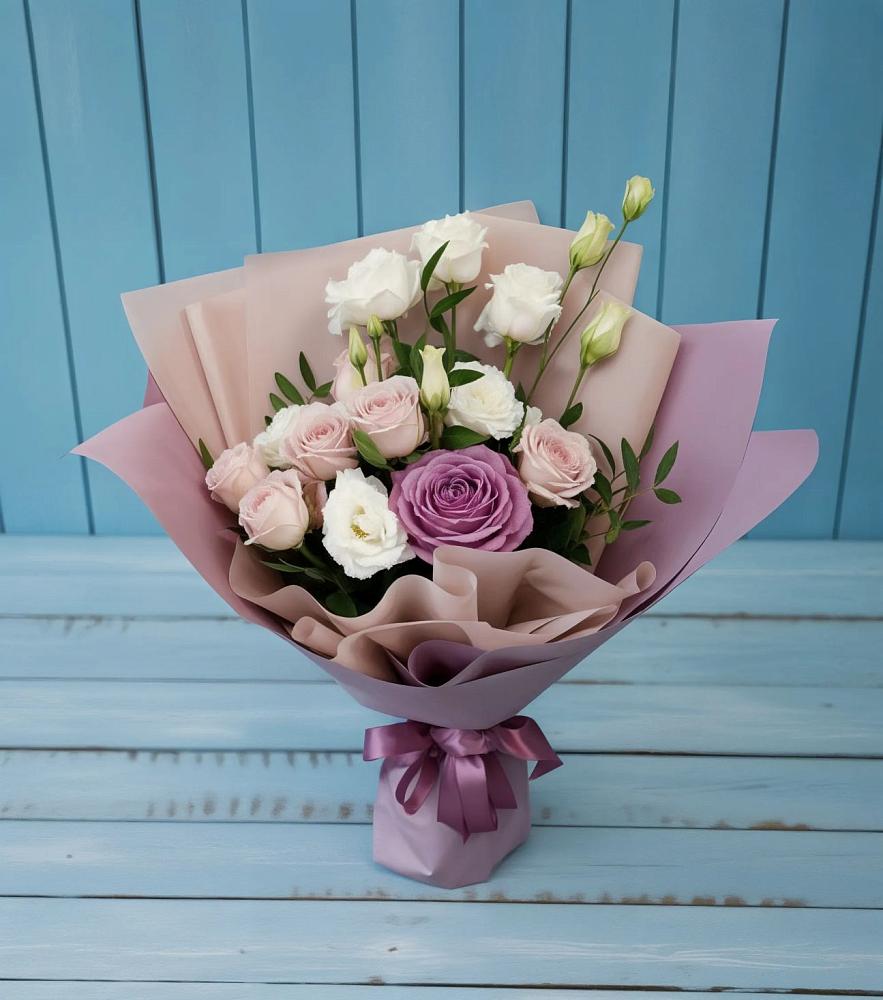 Букет цветов из: Розы и Лизиантусы в Костромской