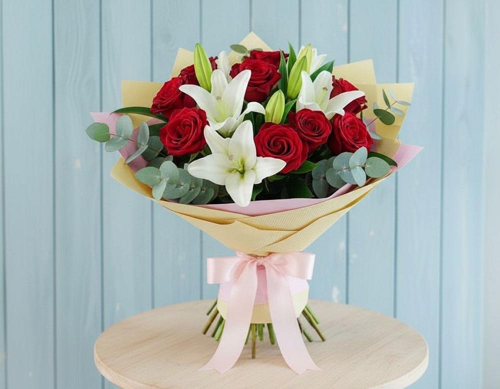 Букет цветов из: Лилии и Розы в Костромской